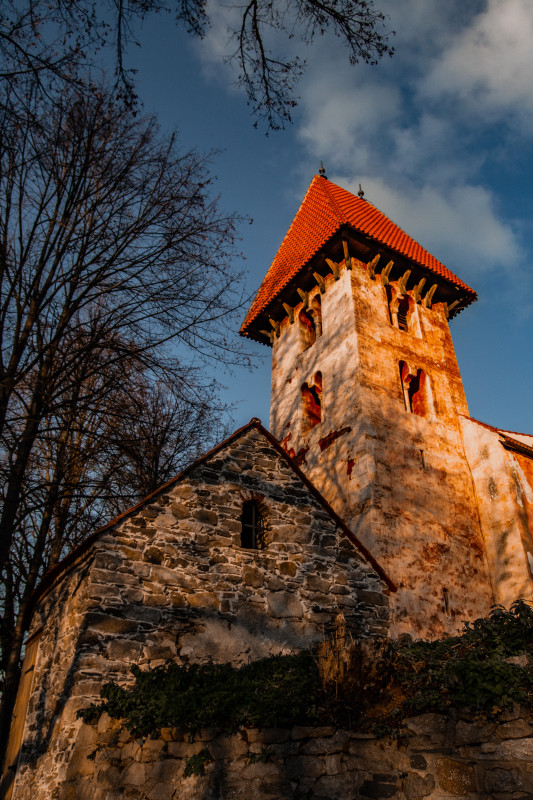Church of St. Nicholas in Boletice 〰 Vltava river