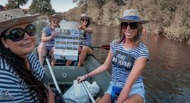 🛶 Ahoj from the Vltava! 🌊
Summer vibes, striped shirts,…