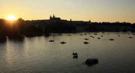 Man kann sich an den Sonnenuntergängen über Prag nicht…
