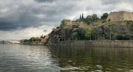 Nicht nur Vyšehrad, sondern auch der Vyšehrad-Felsen sind…