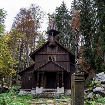 Church Stožec 🙂 Such a beauty. 🙂 .
.
.
.
.
.
.
.
.
.
.
.
#vltavariver #vltavariverig #lipensko #section1ig …