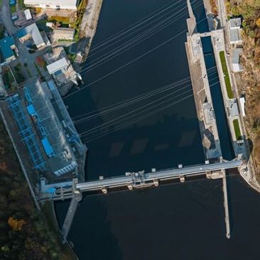 Reservoir Štěchovice from  bird's eye view. 🙂 .
.
.
.
.
.
.
.
#vltavariver #vltavariverig #section5ig #posazavi …