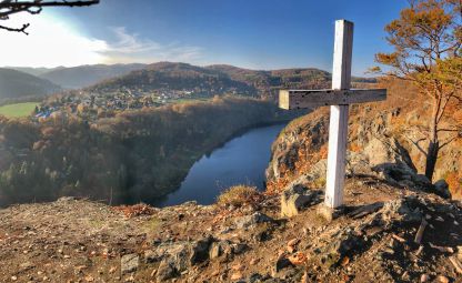 To the viewpoints Máj and Bednář